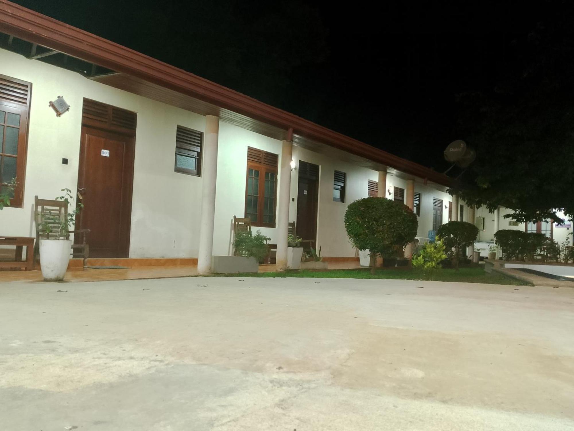 Hotel Malindu Yala Gate à Tissamaharama Extérieur photo
