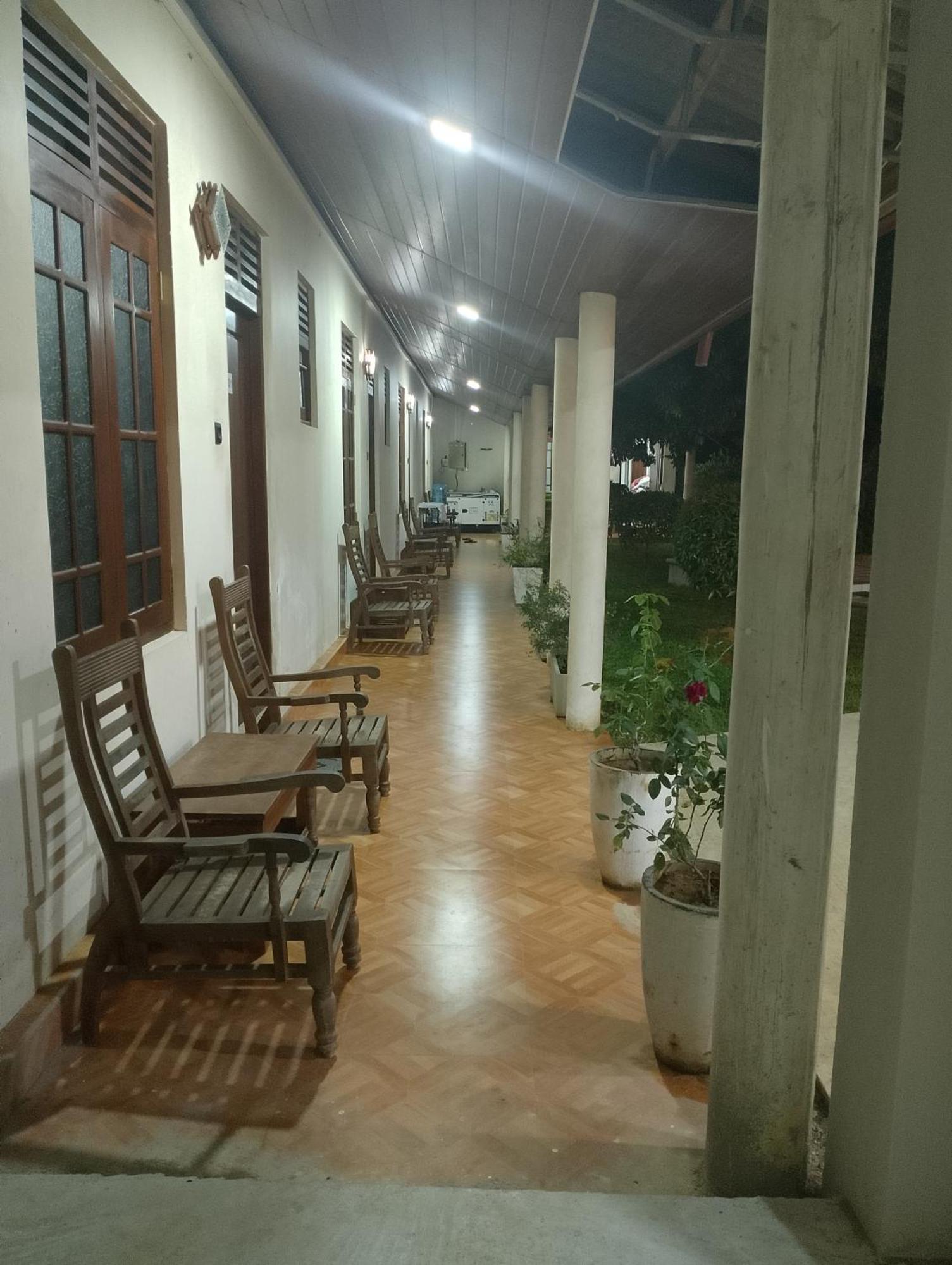 Hotel Malindu Yala Gate à Tissamaharama Extérieur photo