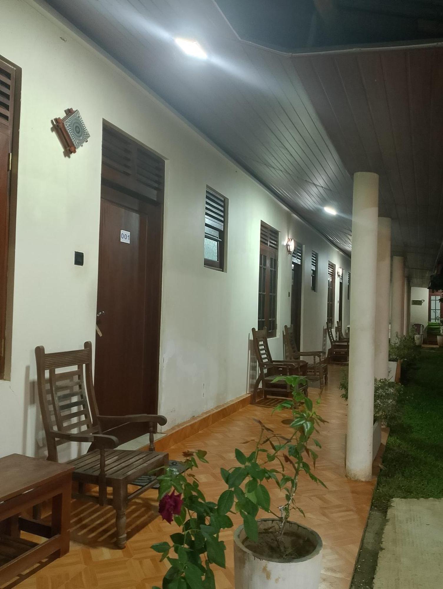 Hotel Malindu Yala Gate à Tissamaharama Extérieur photo